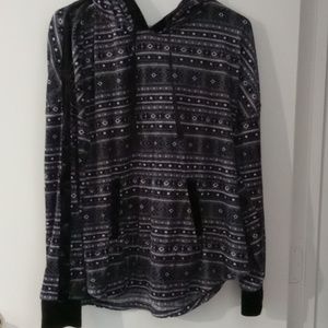 SIMPLY VERA Pullover Hoodie!!